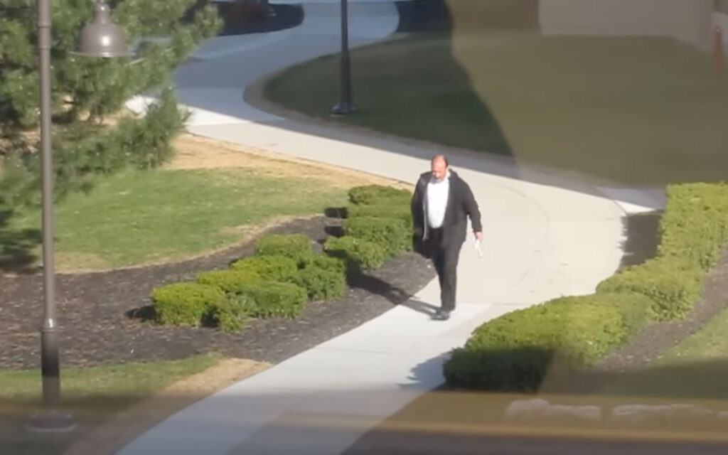 Man encounters Canadian goose on his way into the office, hilarity ensues