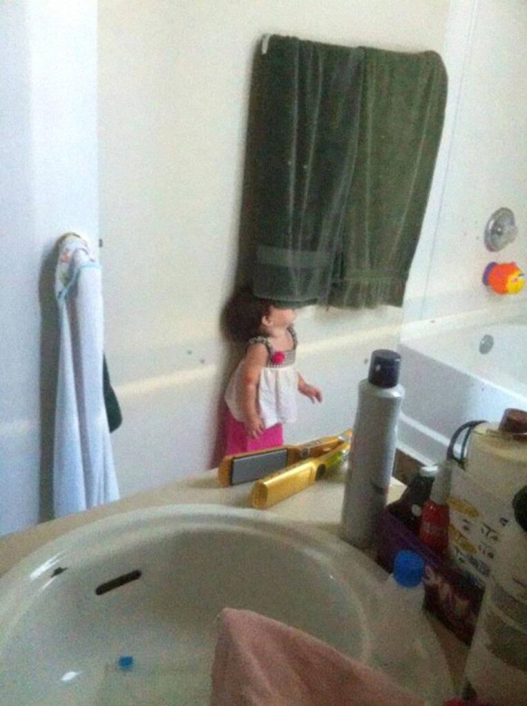 15+ Children Who Are the Absolute Masters of Hide and Seek