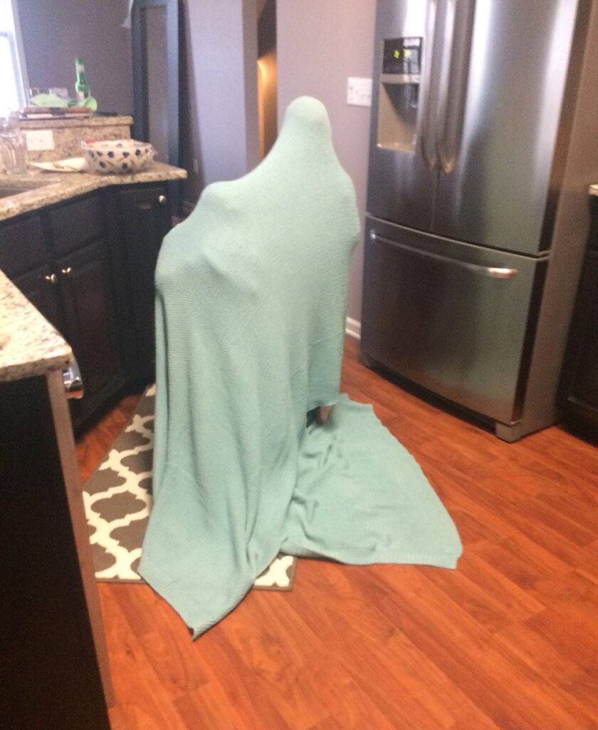 15+ Children Who Are the Absolute Masters of Hide and Seek