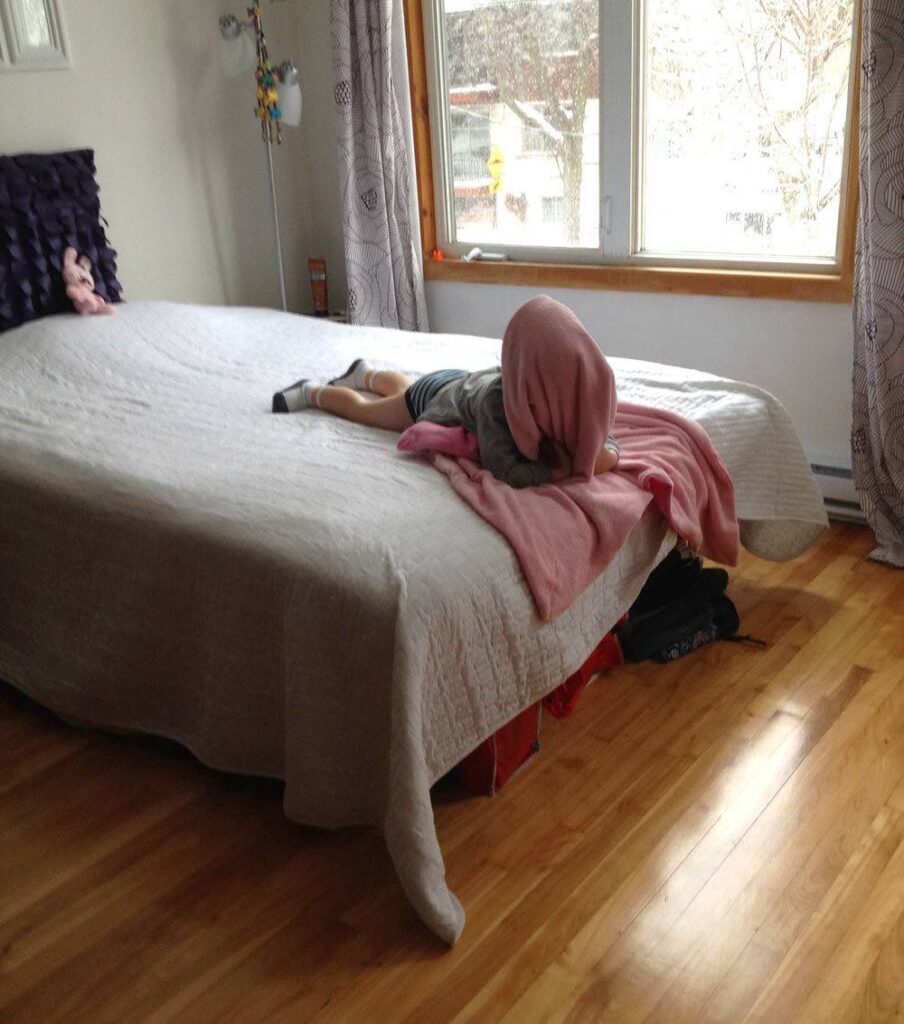 15+ Children Who Are the Absolute Masters of Hide and Seek