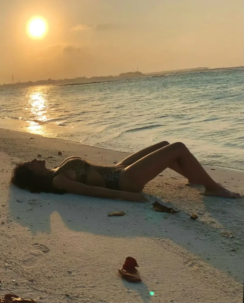 Salma Hayek, 58, Stuns as Sports Illustrated Swimsuit Cover Star, Redefining Beauty and Power