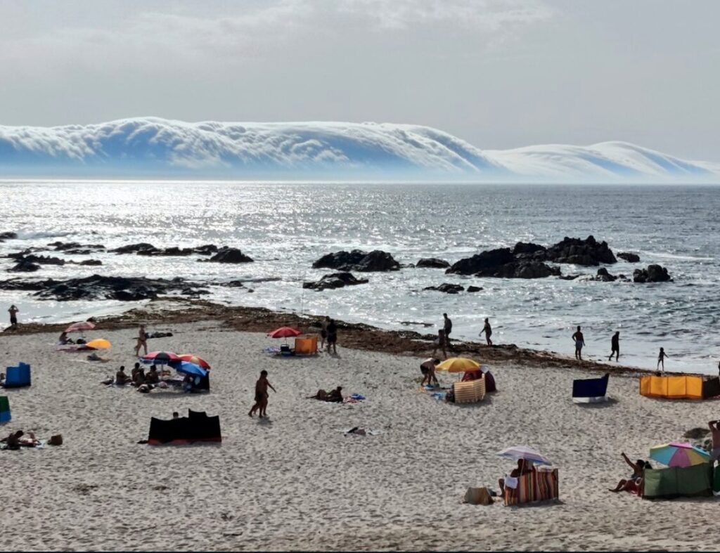 Beachgoers Scramble in Panic as Rare 'Tsunami Roll' Hits Portugal Coast – 'Out of a movie!' [WATCH]