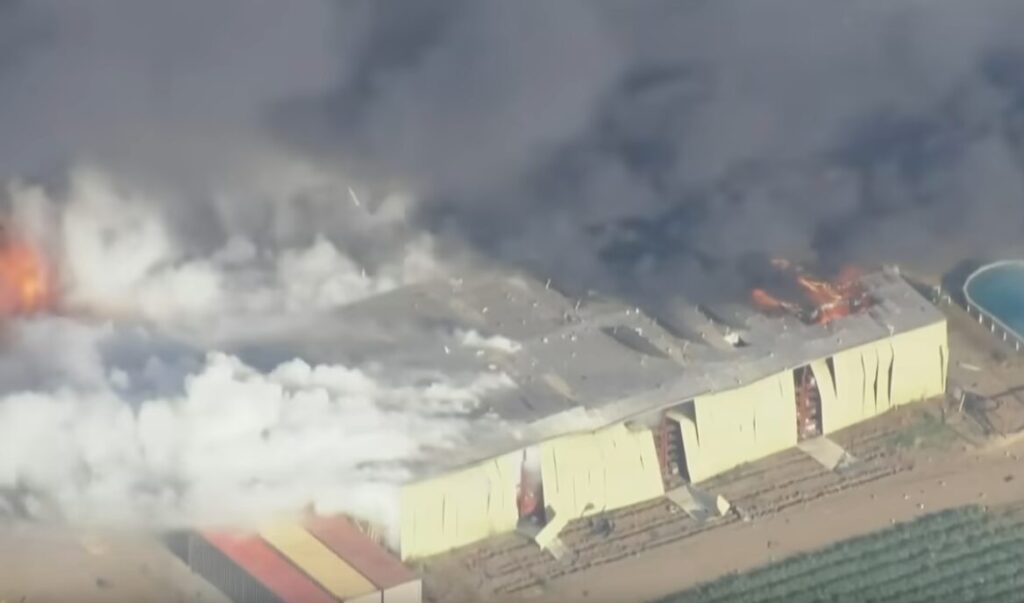California Warehouse Explosion Fire Causes Dramatic Pyrotechnic Spectacle – Blaze Still Going Strong [WATCH]