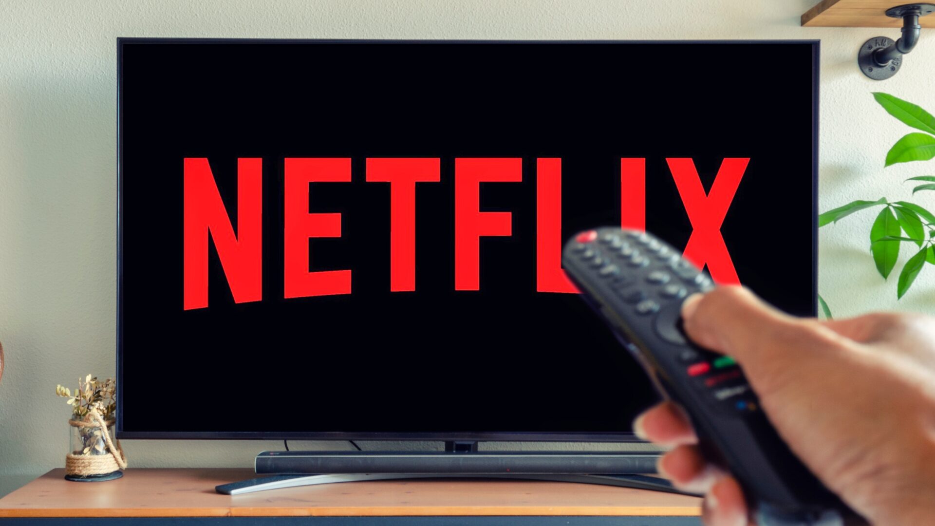 Parents Outraged Over Teen Lesbian Kiss In Netflix Kids Cartoon [WATCH]