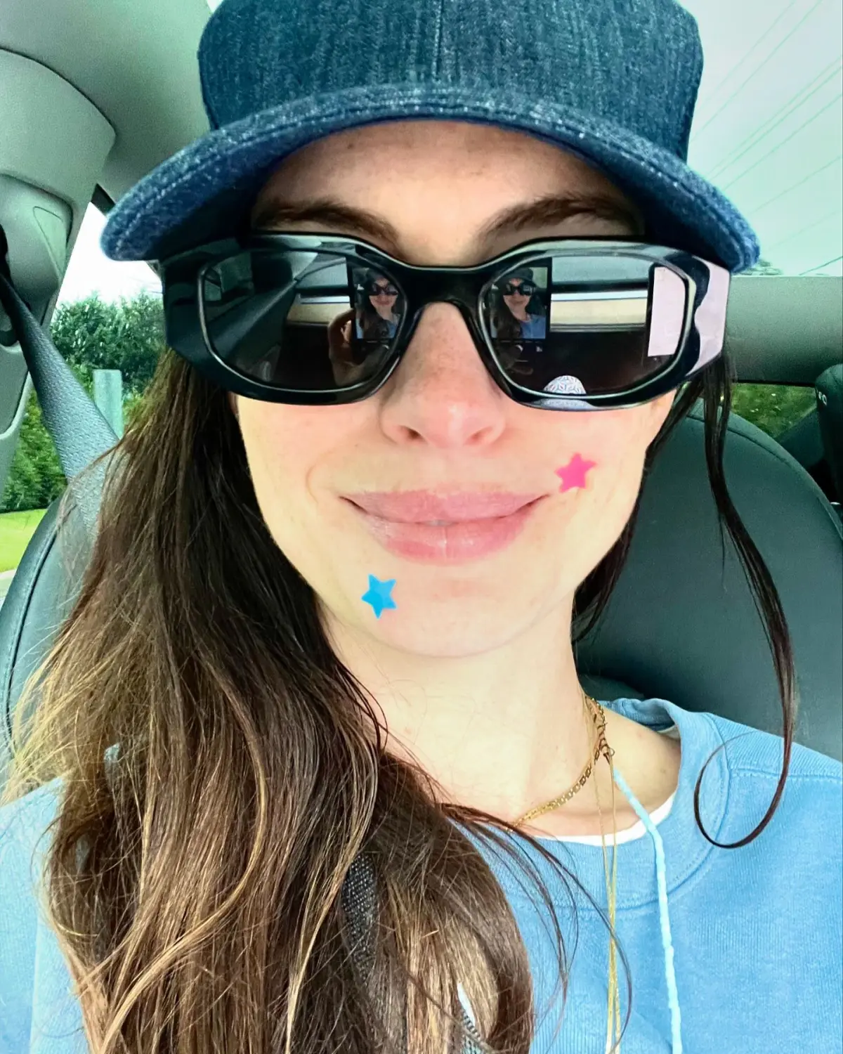 Anne Hathaway’s Ageless Glow: Every Beauty Secret Behind Her Radiant Skin